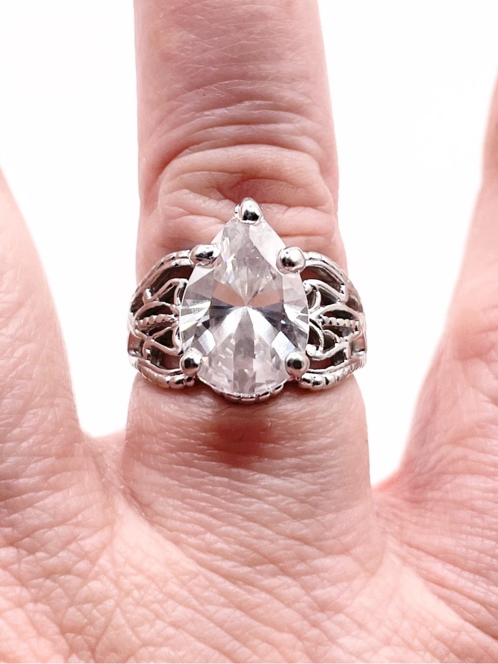 Size. 8 Sterling Silver Pear-Cut Clear CZ Statement Ring - Picture 9 of 11